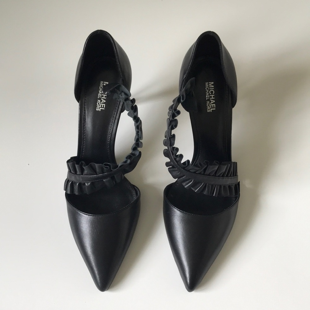 Black Pumps